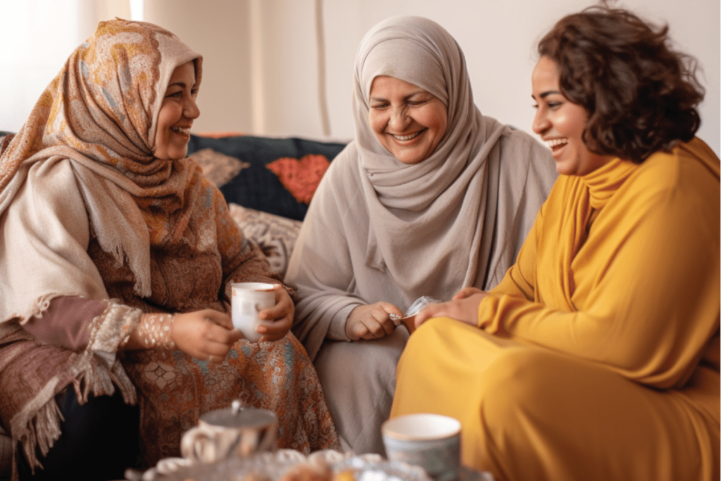 Mantelzorg vrolijke arabische familie die koffie drinkt  - onafhankelijke cliënt- en mantelzorgondersteuning | OCMO